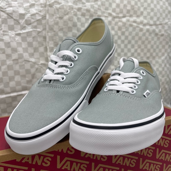 Vans Men’s Lt Gray Canvas Authentic
Color Theory Pure Grey
VN000D7YEPO Sneakers - Picture 11 of 16